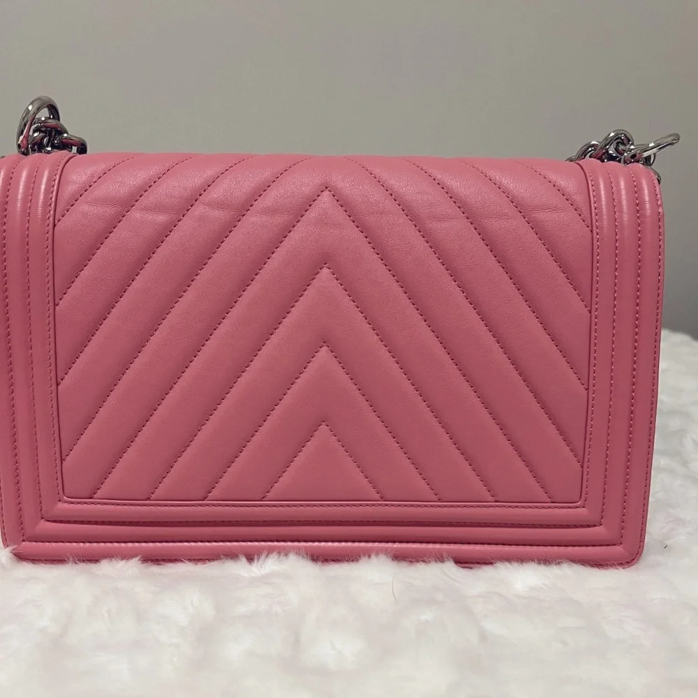 CHANEL PINK CALFSKIN NEW MEDIUM CHEVRON BOY BAG - Picture 5 of 10